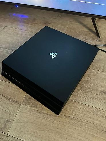 Xbox 360: Плейстейшн 4 про 
2 джойстика 
всё провода 
и мортл комбат 
ФИФА 23 — 1