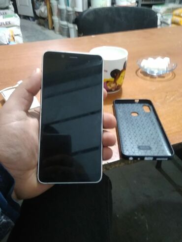 телефон fly fs551: Xiaomi Redmi Note 5, 64 ГБ, цвет - Серый, 
 Битый, Сенсорный, Отпечаток пальца