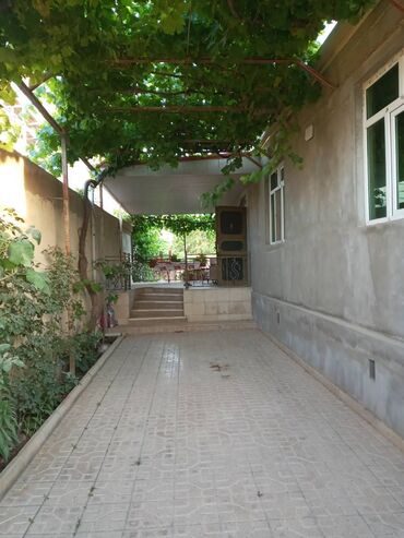 nerimanovda evler: Pirşağı qəs. 4 otaqlı, 120 kv. m, Orta təmir