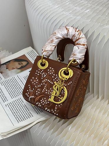 qizil qablari: Fendi üslubunda aypara formalı çiyin çantaları - Dizayn: Zərif aypara — 6