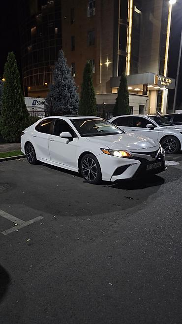 byd e2 2025: Toyota Camry: 2018 г., 2.5 л, Автомат, Бензин, Седан — 1