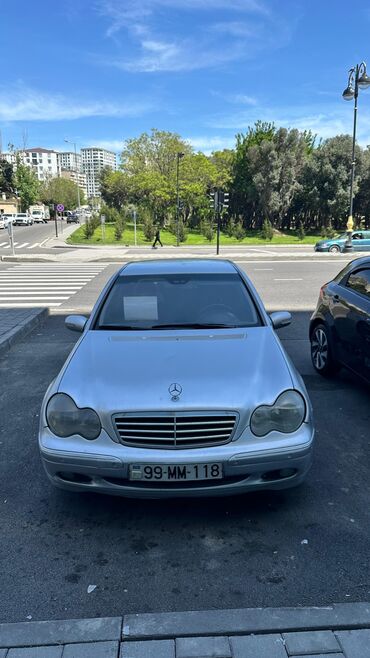 çeşqa 2 mator: Mercedes-Benz 220: 2.2 l | 2003 il Sedan