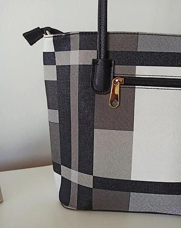 Torbe: Torba je licno moja Lepo ocuvana, nema duzi kais. Nikad nije ni imala — 8