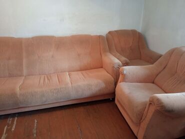 Диваны: Чехословацкий диван и два кресла, крепкие крепежа, и сам каркас