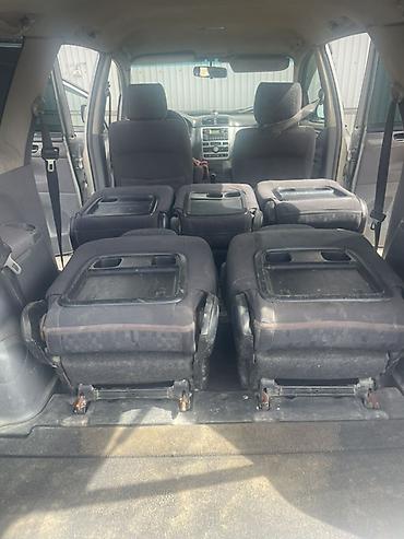 унаа бишкек авторынок: Toyota Avensis Verso: 2004 г., 2 л, Кол менен иштөөчү, Дизель, Вэн/Минивэн — 8