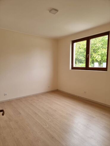 Kuće na prodaju: 100 kv. m, 3 sobe — 6