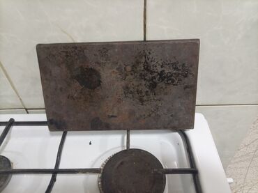 Payalniklər, lehim aparatları: Metal press, tünd qəhvəyi rəngdədir və düzbucaqlı formada dizayn