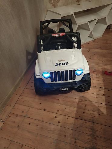 Tecili satilir qiriqi sokuyu yoxdur pultu adapdiri var Mahni oxuyur