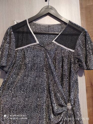 Ziyafət donları: 2 geyim hər biri tek tek 20 manat. Ikisi birgə 35 manat. Hər ikisi 46 — 9