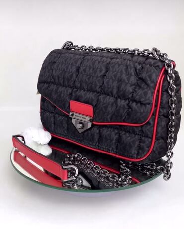 uzguculuk ucun aksesuarlar: Nylon Shoulder Bag Michael Kors original. Никаких реплик в этом
