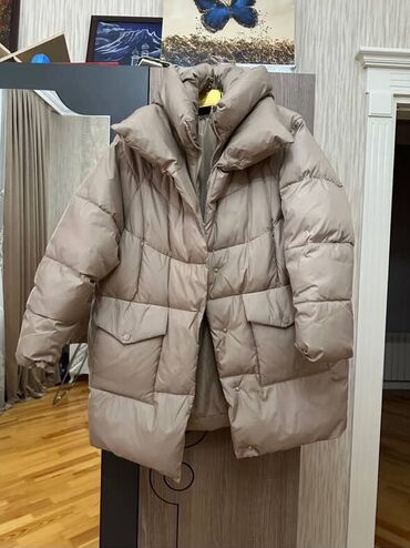 qadın üçün qış gödəkçələri: Qadınlar üçün qalın, isti puffer tipli qış şişmə kurtka. - Rəng