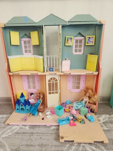 дома для кукол: Игрушечный домик из пластика, о размерах судить по спичке в середине