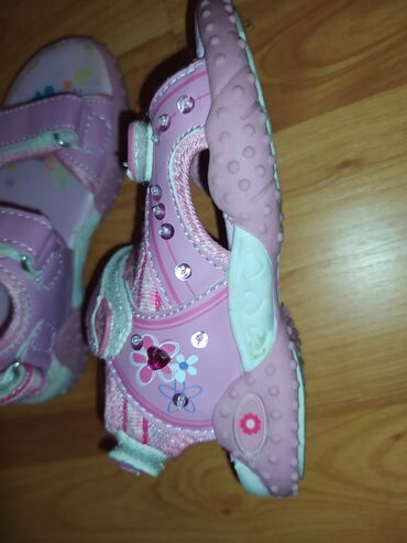Dečija obuća: RASPRODAJA ! Na prodaju dečije sandale, veoma udobne sa mehanizmom
