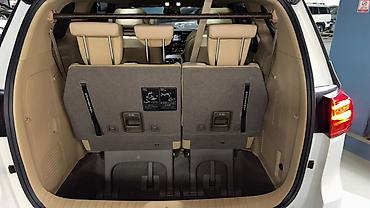 Kia: Kia Carnival: 2019 г., Минивэн — 26