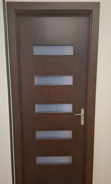 Plastik qapılar: 2 Otaq qapısı və 1 hamam qapısı satılır. Sokulub, səliqəli