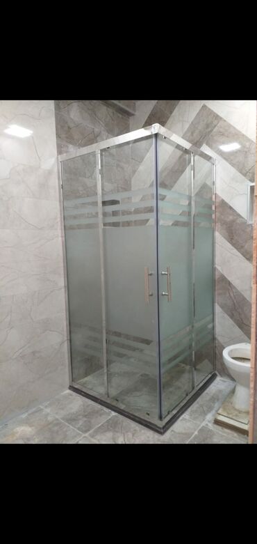 Duş kabinaları, arakəsmələr: Yeni Arakəsmə, Düzbucaqlı, Pulsuz çatdırılma — 27