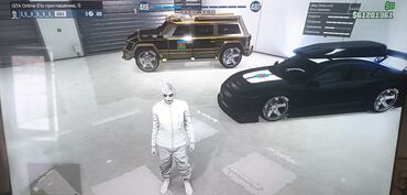 Digər avtomobillər: Qarajda müxtəlif növ nəqliyyat vasitələri var. Yüksək keçmə — 7