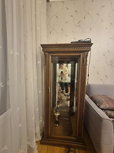 şuşəli dolab vitrini: Klassik üslubda vitrin dolabı dəsti - Material: taxta karkas, ön və — 4