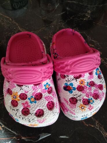 Детская обувь: Продам милые кроксы в хорошем состоянии. Размер 21. Писать в whatsapp