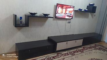 divarda kitab refleri: İşlənmiş, Düz TV altlığı, Polkalı, Laminat — 1