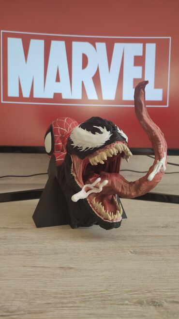 marvel spiderman: Rəngli spiderman vs venom qulaqlıq tutacağı və dekoru, ikisi birlikdə
