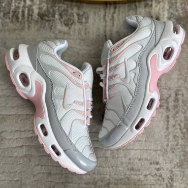 nike dvojke: Nike air max tn patike

Novo
Brojevi 36 do 46

fb Moja Kupovina 1