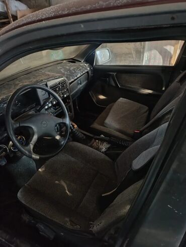 супер макси спринтер: Opel Omega: 1988 г., 2.4 л, Механика, Бензин, Универсал