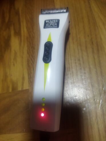 Mašinice za šišanje: Masinica Wall na baterije dobra sa dodacima

Mirjevo — 4