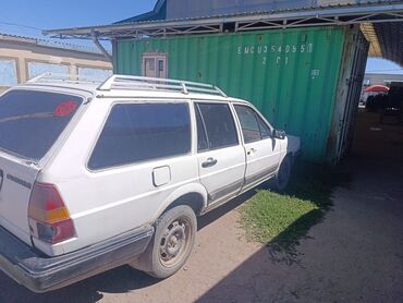 на ходу: Volkswagen Passat: 1988 г., 1.8 л, Механика, Бензин, Универсал