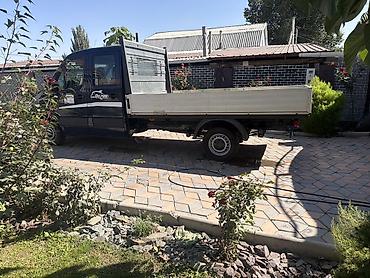 Продаётся бортовой грузовик Mercedes‑Benz Sprinter (313кабина-«будка» — 2