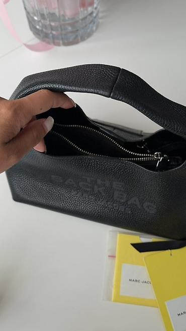 mini çanta: Marc Jacobs “The mini Sack Bag” – qara rəngdə, yumşaq teksturalı təbii — 2