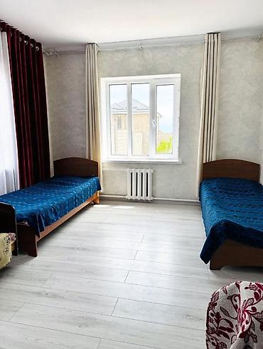 Продажа коттеджей и домов: Г. Чолпон- Ата в центре 2-этажный кирпичный дом 6-соток Дом 5ком — 7