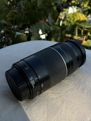 canon d90: Canon Linza 75-300mm