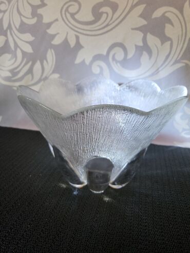 Činije: Cinija nemacka usnama duvano staklo iz 70ih.god. Cinija je — 5