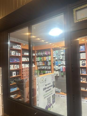 SIM-карты: Торговый павильон/остров для продажи мобильных аксессуаров и SIM‑карт — 2