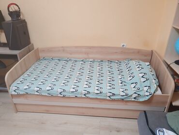 kreveti ikea: Očuvan krevet iz kolekcije Kiki.Jela Jagodina.Sa manjim tragovima