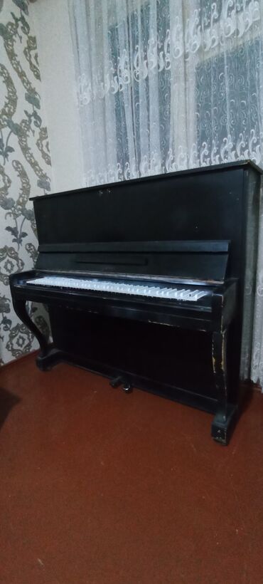 piano mahnıları: Pianino. təcili satılır ehtiyac üçün. 7 ay işlənib. əsas görnüşü yox