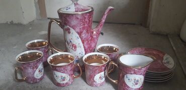 komplet serpe prodaja: Set za kafu ili čaj, izrađen od porcelana. Sadrži bokal sa poklopcem
