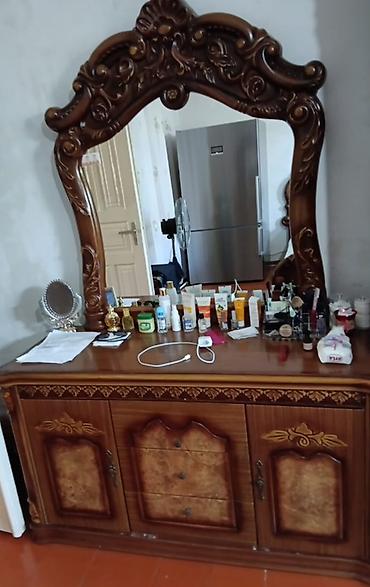 ev əşyaları adları: İkinəfərlik çarpayı, 2 tumba, İşlənmiş — 4