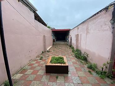 Həyət evləri və villaların satışı: Həyət evi və həyət sahəsi - Geniş, hündür darvazalı giriş. Darvaza — 2