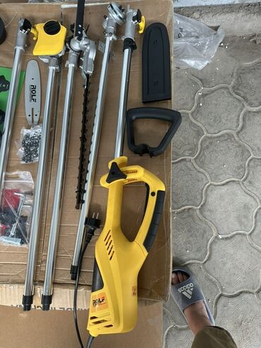 Триммеры, мотокосы: Электрическая коса TOP-4004 с мощностью 1.4 кВт и частотой вращения — 8