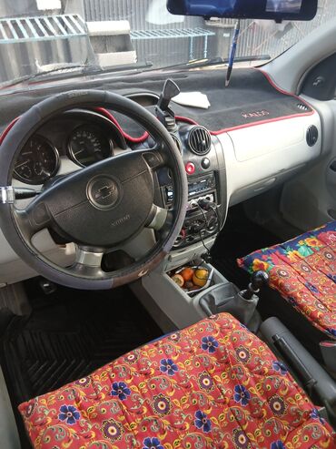 срочно продается машина: Chevrolet Aveo: 2004 г., 1.4 л, Механика, Бензин, Седан