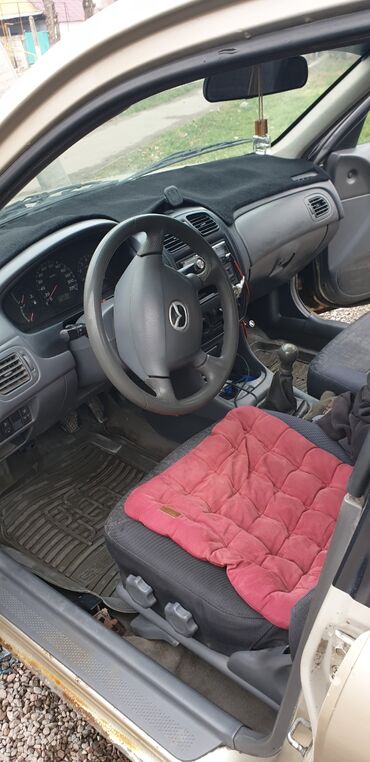 Mazda: Mazda 323: 2000 г., Механика, Бензин, Седан — 5