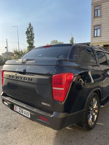 Другие автомобили: Черный (рамный) внедорожник Rexton 2019г. 2.2 турбо дизель. Камеры — 9