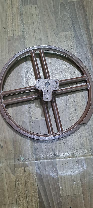 İncəsənət və kolleksiyalar: Tikiş maşını üçün ayaq pedalı və çarxı, bunan duluzculuq stanoku — 3