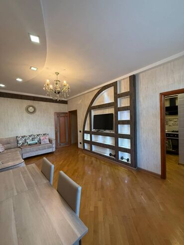 Uzunmüddətli kirayə mənzillər: Xaqlar metrosu yanınında mənzil kirayə verilir. Mərtəbə 16/14. Ümumi — 8