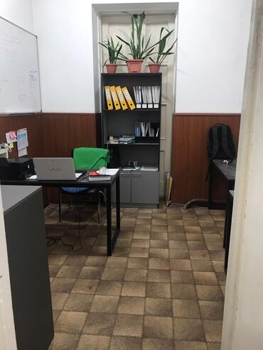 арендовать квартиру для офиса: Ижарага берем Офистик, 54 кв. м, 1-катар, Өзүнчө кире бериши менен, Өзүнчө санитардык түйүнү менен