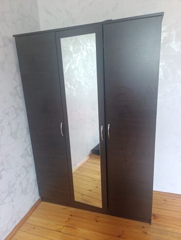 Yataq otağı dəstləri: Mebel çarpayı 80 manat.şkaf 110 manat təzə kimidir