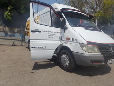 наклейки на спринтер: Грузовой фургон Mercedes-Benz Sprinter белого цвета, оснащенный для
