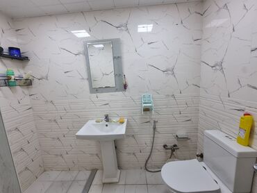 Uzunmüddətli kirayə mənzillər: Çoxmərtəbəli yaşayış kompleksində yerləşən mənzil təqdim olunur. - — 5